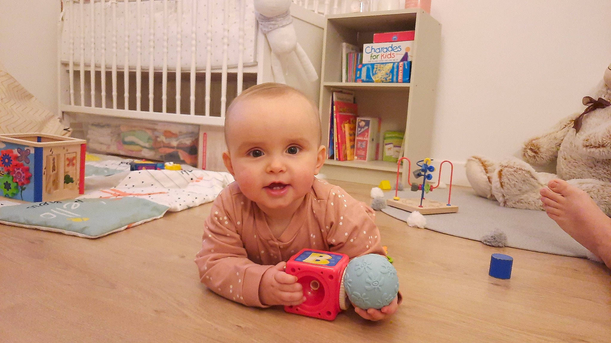 Miya participe au concours pour gagner de l'argent avec cette photo : baby, baby_playing_with_toys, baby_toddler_clothing, bookcase, cheek, child, crawling, floor, flooring, hardwood, human_body, nose, person, product, shelf, shelving, skin, toddler, toy, tummy_time