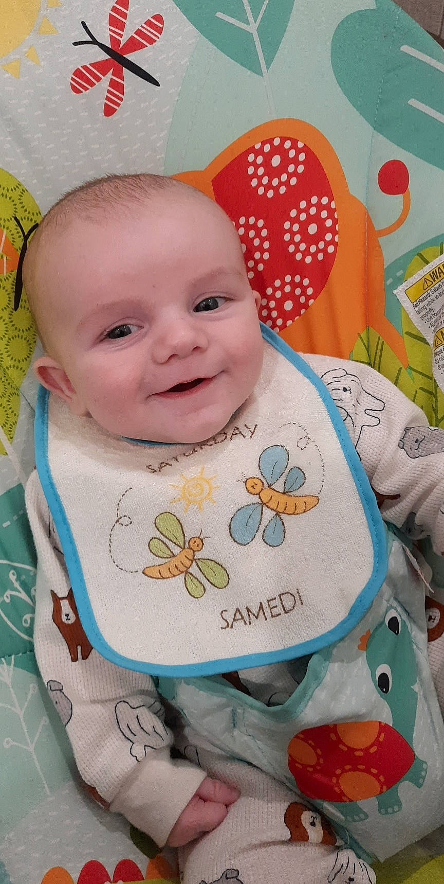 Arthur a rejoint le concours — aidez-le/la à gagner de superbes lots ! baby, baby_products, baby_toddler_clothing, bib, cheek, child, eye, happy, insect, joy, linens, pattern, person, pink, pollinator, product, room, skin, sleeve, smile