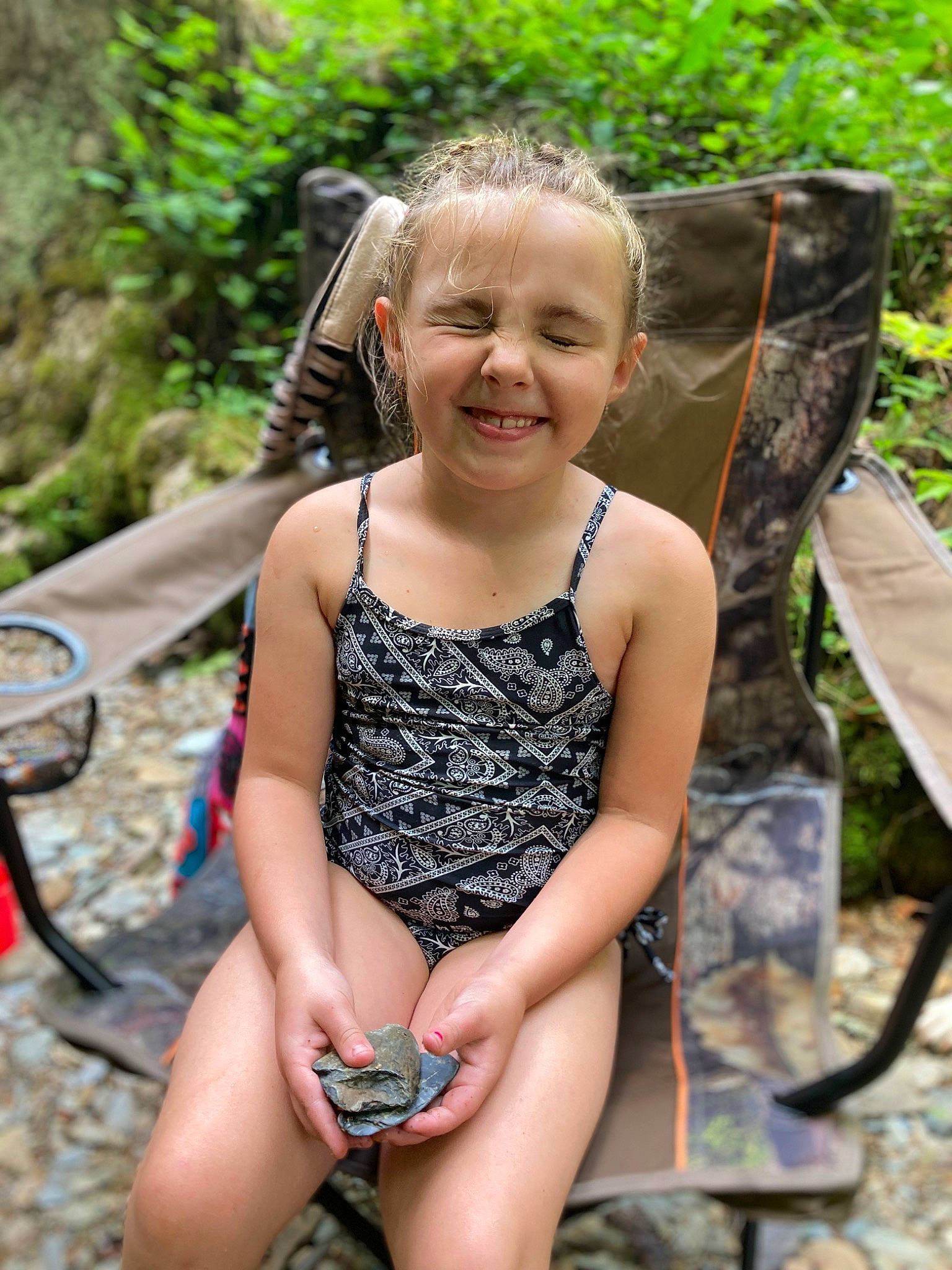 Jeannessa is registered to the contest to win money with this photo: adaptation, barefoot, child, face, foot, fun, grass, happy, head, human_leg, joy, leisure, people_in_nature, person, plant, recreation, sitting, skin, smile, summer