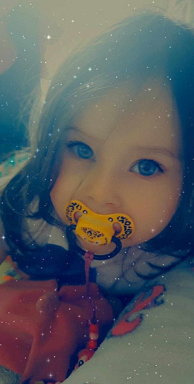 Clara participe au concours pour gagner de l'argent avec cette photo : art, blue, cheek, child, drawing, eye, face, fun, head, illustration, iris, lip, mouth, nose, painting, person, photography, portrait, smile, space