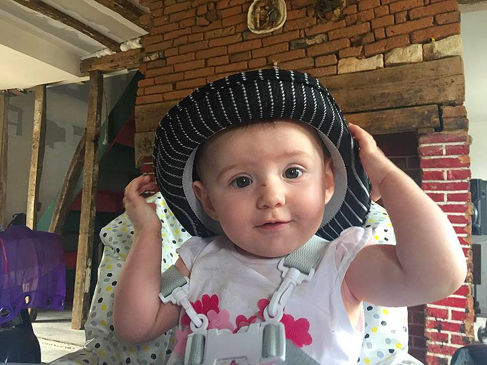 Bonnie participe au concours pour gagner de l'argent avec cette photo : bonnet, cap, child, cool, fashion_accessory, hair_accessory, hat, headgear, knit_cap, person, toddler