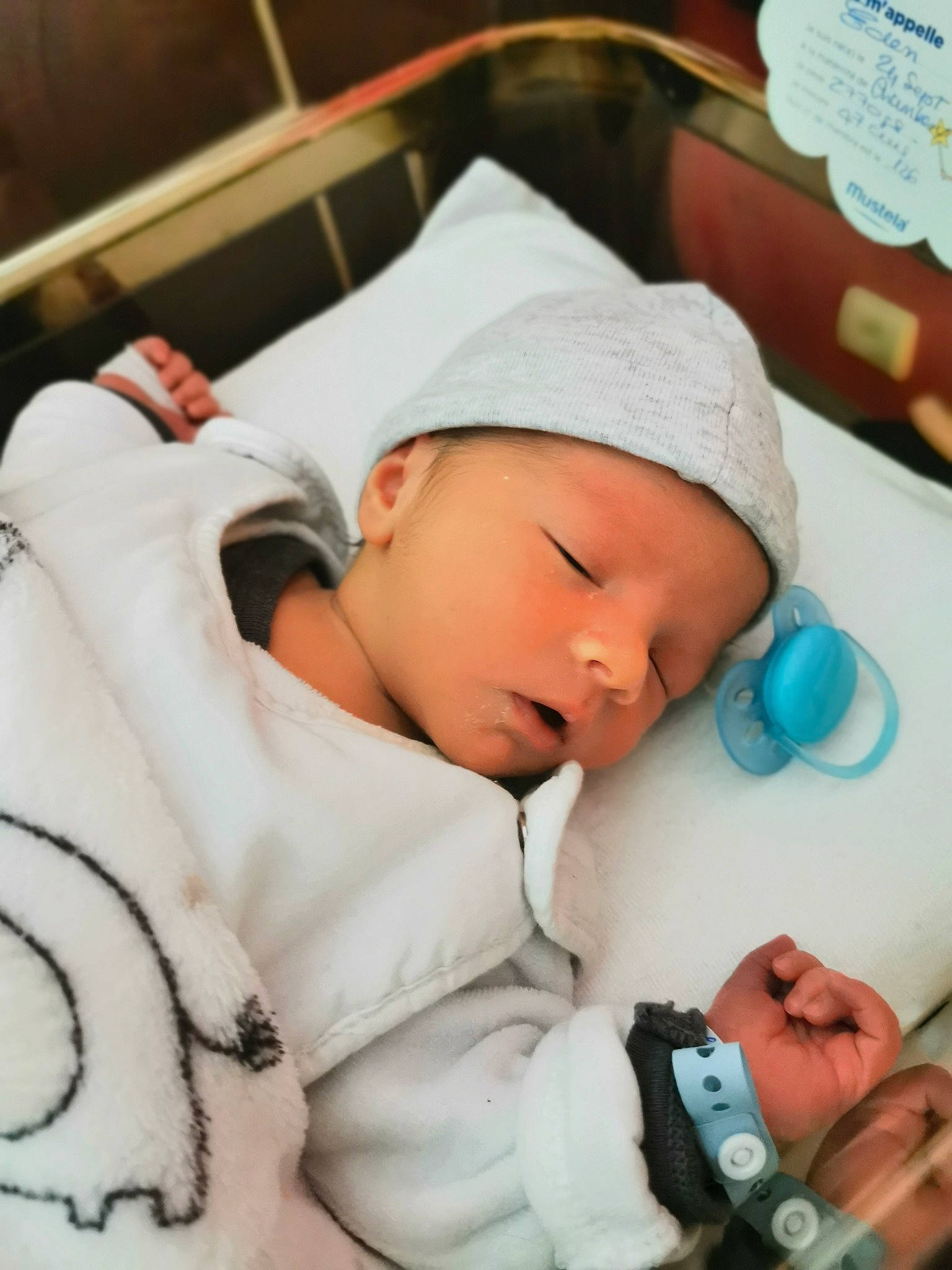 Eden participe au concours pour gagner de l'argent avec cette photo : baby, baby_products, baby_sleeping, bedtime, birth, child, headwear, nap, person, product, sleep, toddler