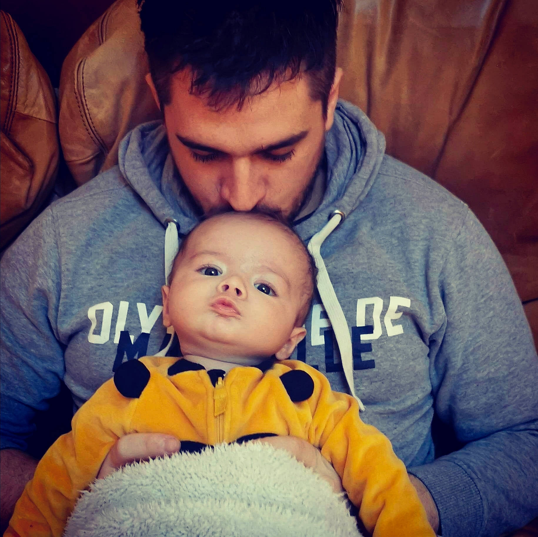 Eden participe au concours pour gagner de l'argent avec cette photo : arm, baby, cheek, chin, cloud, comfort, facial_expression, forehead, gesture, hair, happy, head, interaction, iris, mouth, muscle, nose, organ, person, skin