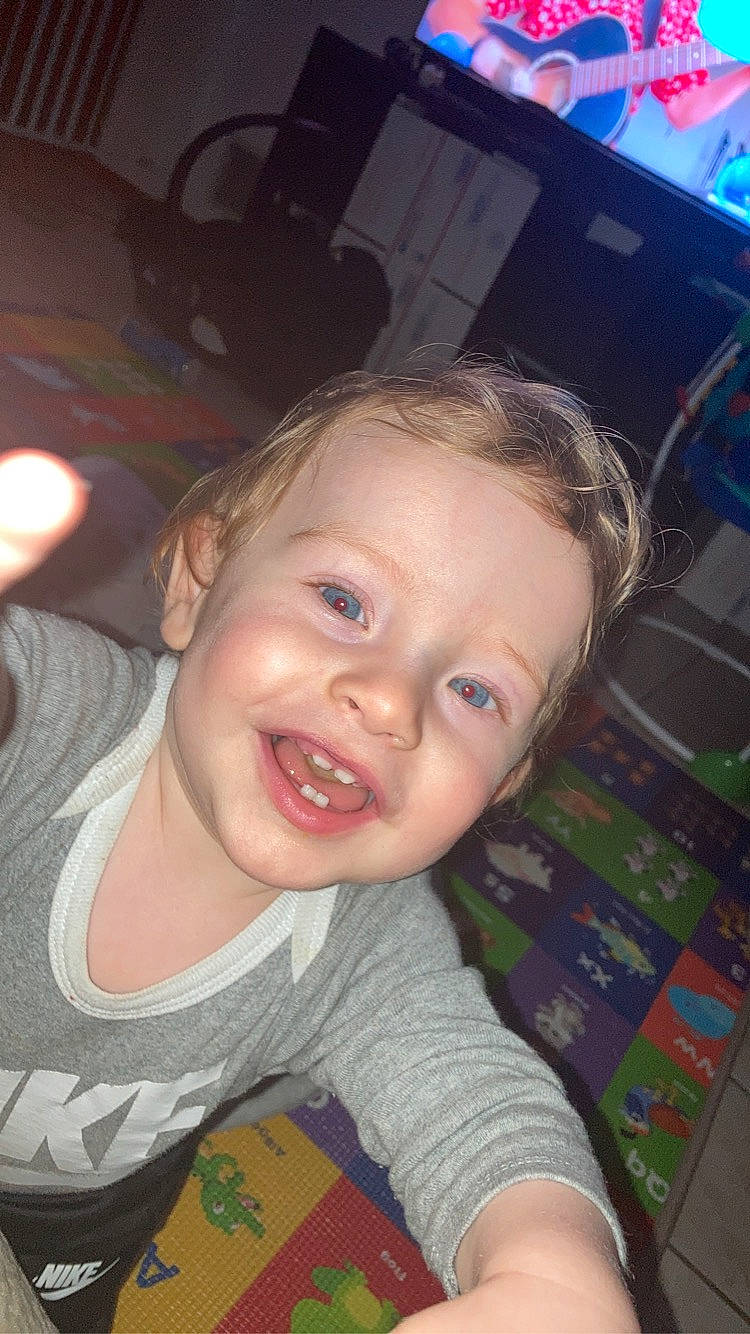 Luka is registered to the contest to win money with this photo: arm, cheek, chin, ear, eye, eyebrow, facial_expression, finger, flash_photography, forehead, gesture, hairstyle, happy, iris, joy, lip, mouth, nose, person, skin