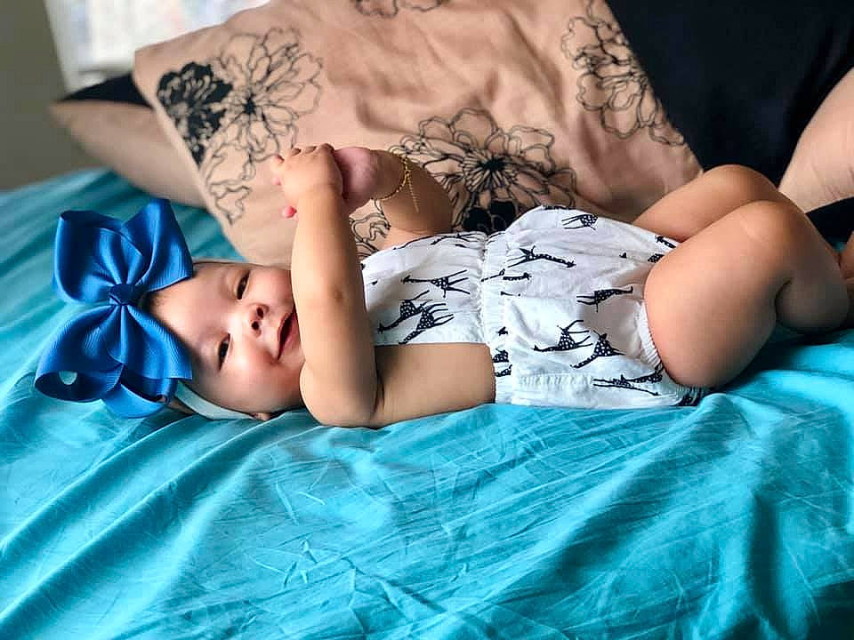 Aribella is registered to the contest to win money with this photo: arm, beauty, blue, child, fashion, flesh, hand, headwear, human_leg, joint, leg, model, person, photo_shoot, photography, thigh