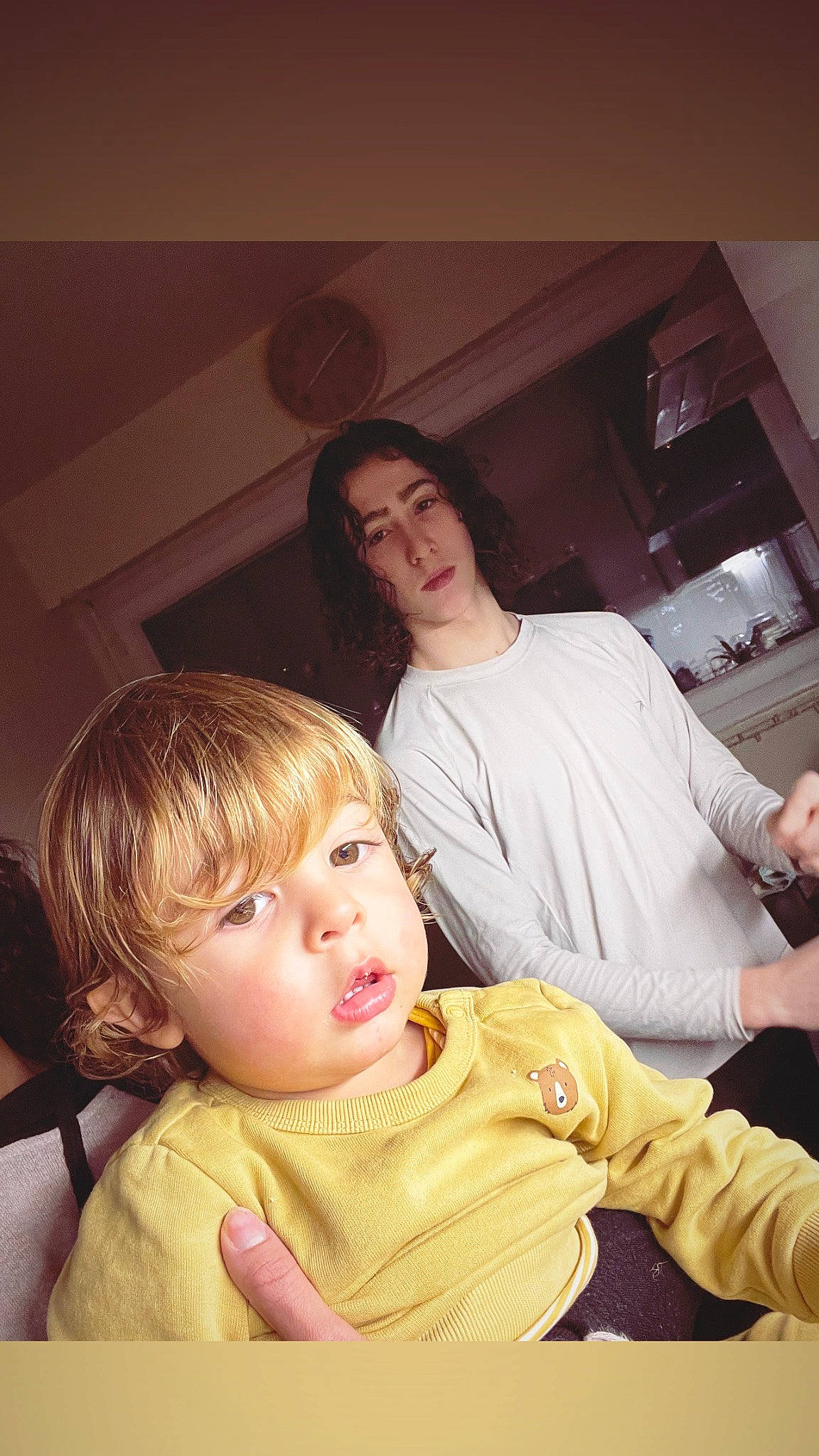 Joao Pedro participe au concours pour gagner de l'argent avec cette photo : baby, chair, cheek, child, comfort, event, family, flooring, fun, happy, lap, leisure, party, person, room, shoulder, sitting, tableware, toddler, vacation