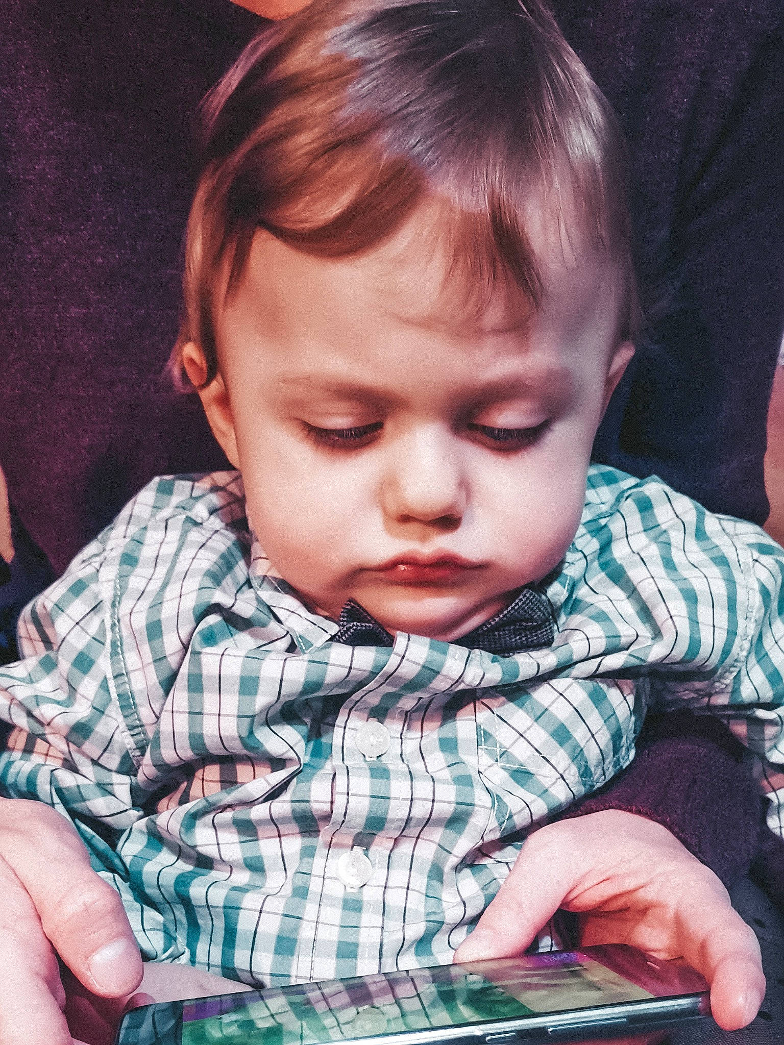 Timour participe au concours pour gagner de l'argent avec cette photo : baby, baby_toddler_clothing, cheek, child, ear, eyelash, finger, forehead, hand, head, kitchen_utensil, nail, nose, office_supplies, pen, person, plaid, plate, tartan, thumb