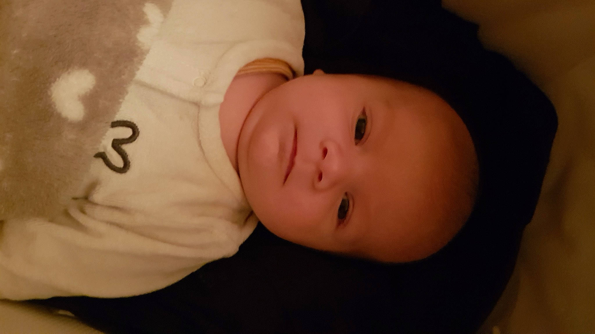 Sacha a rejoint le concours — aidez-le/la à gagner de superbes lots ! baby, baby_toddler_clothing, cheek, child, comfort, eyelash, lip, nose, person, portrait_photography, skin, sleeve, toddler