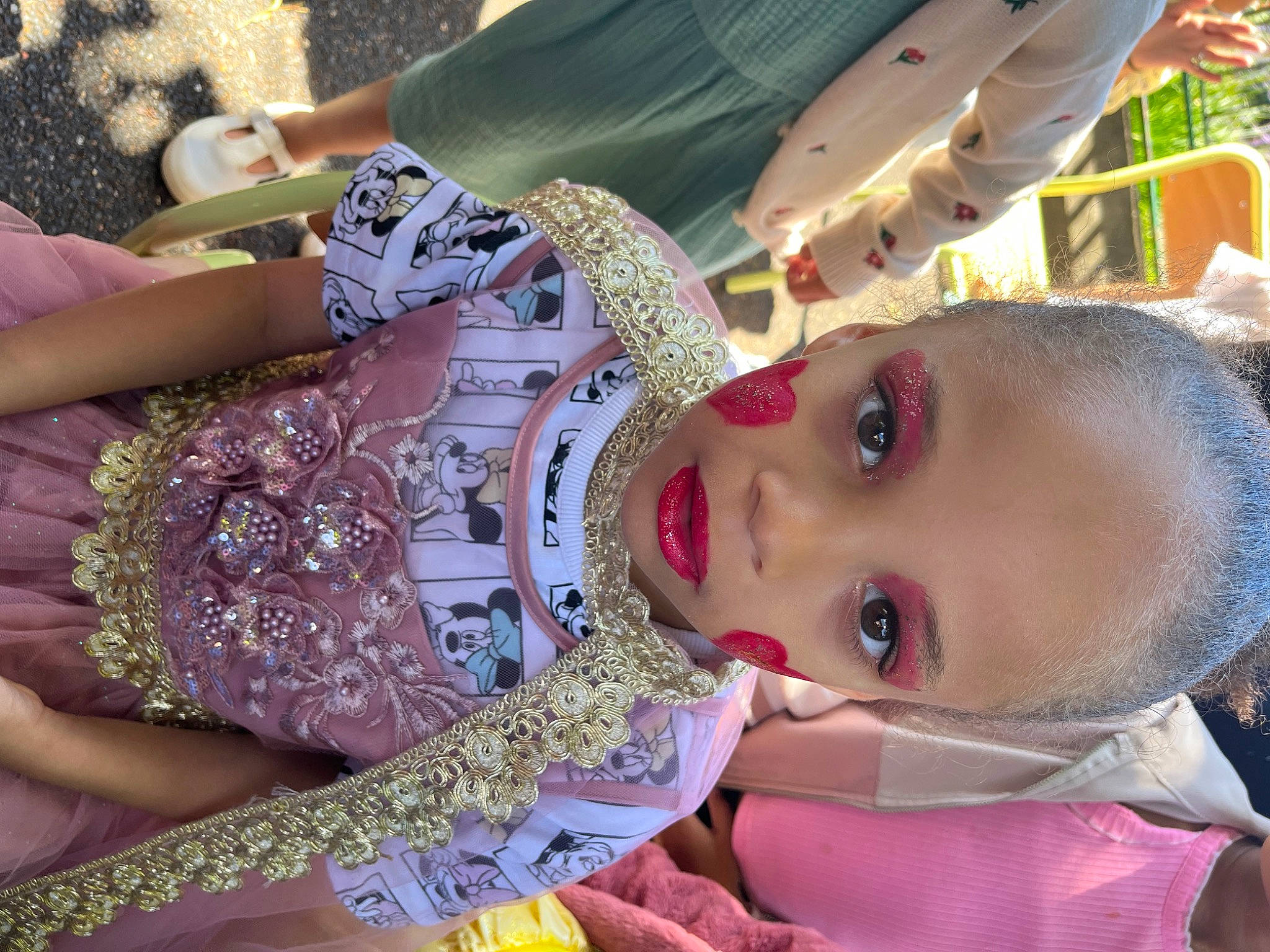 Helya Sangare a rejoint le concours — aidez-le/la à gagner de superbes lots ! abdomen, adaptation, child, event, eyelash, fashion_accessory, fashion_design, fun, happy, jewellery, necklace, pattern, person, plant, skin, toddler, tradition, tree, trunk, wrist