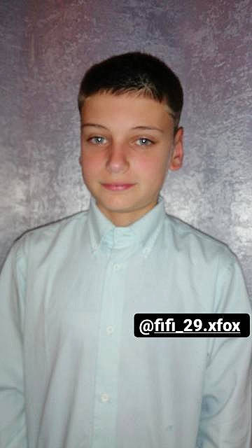Filip a rejoint le concours — aidez-le/la à gagner de superbes lots ! caesar_cut, cheek, chest, collar, dress_shirt, eyebrow, eyelash, flash_photography, forehead, formal_wear, jaw, jersey, lip, neck, person, portrait_photography, sleeve, sportswear, street_fashion, t_shirt