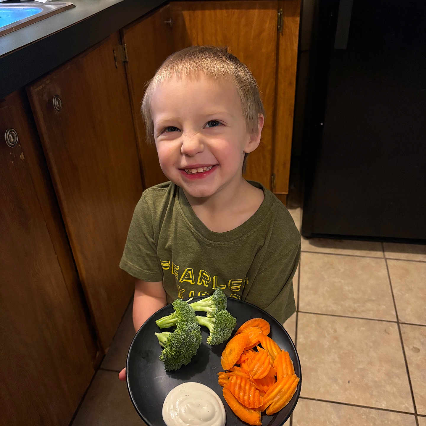 Gabriel is registered to the contest to win money with this photo: accessories, bag, bodypart, boy, broccoli, child, face, finger, food, handbag, head, male, meal, person, photography, plant, plate, portrait, produce, vegetable