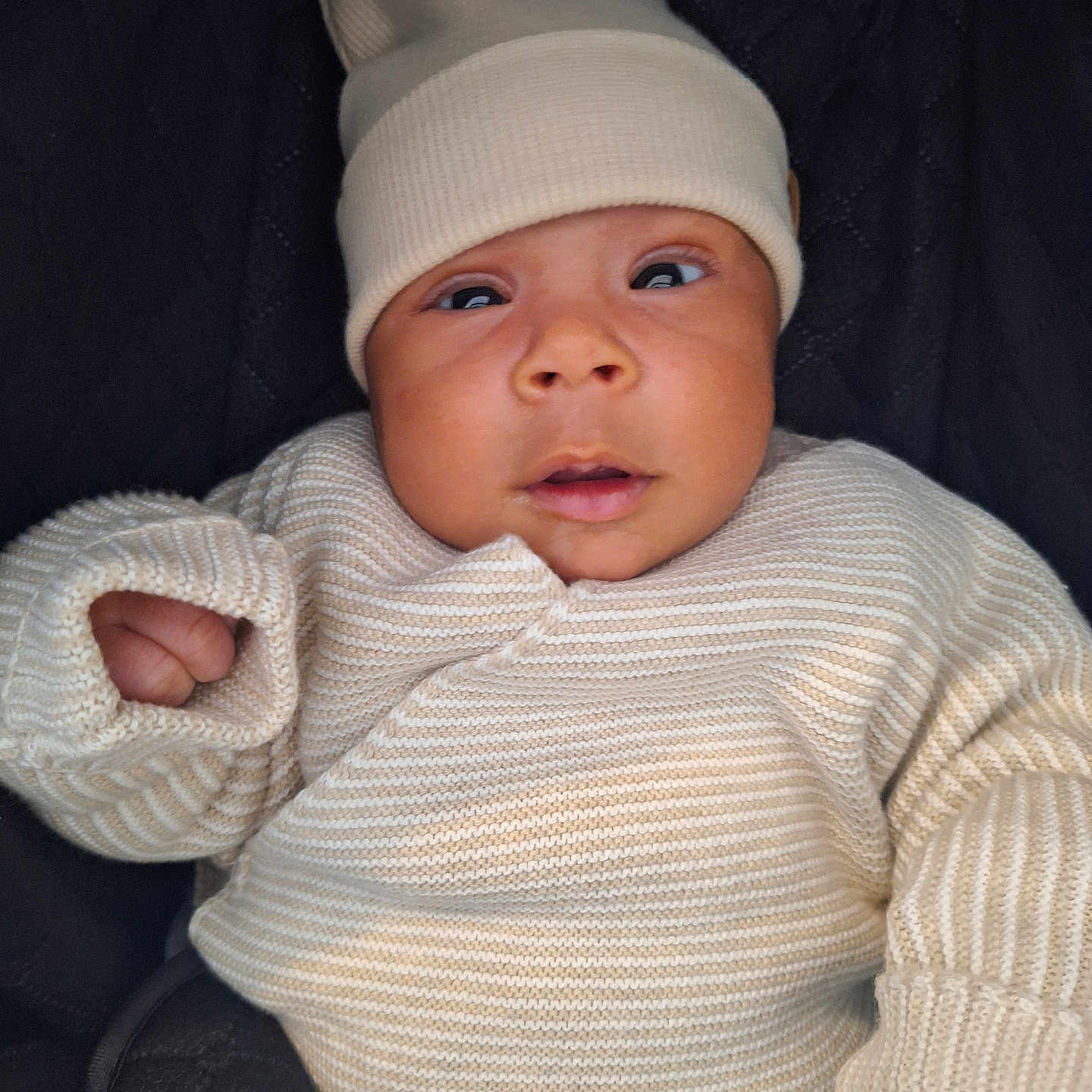 Kahyl participe au concours pour gagner de l'argent avec cette photo : baby, beanie, bonnet, cap, clothing, couch, face, glove, hat, head, hood, hoodie, knitwear, newborn, pants, person, photography, portrait, sweater, sweatshirt