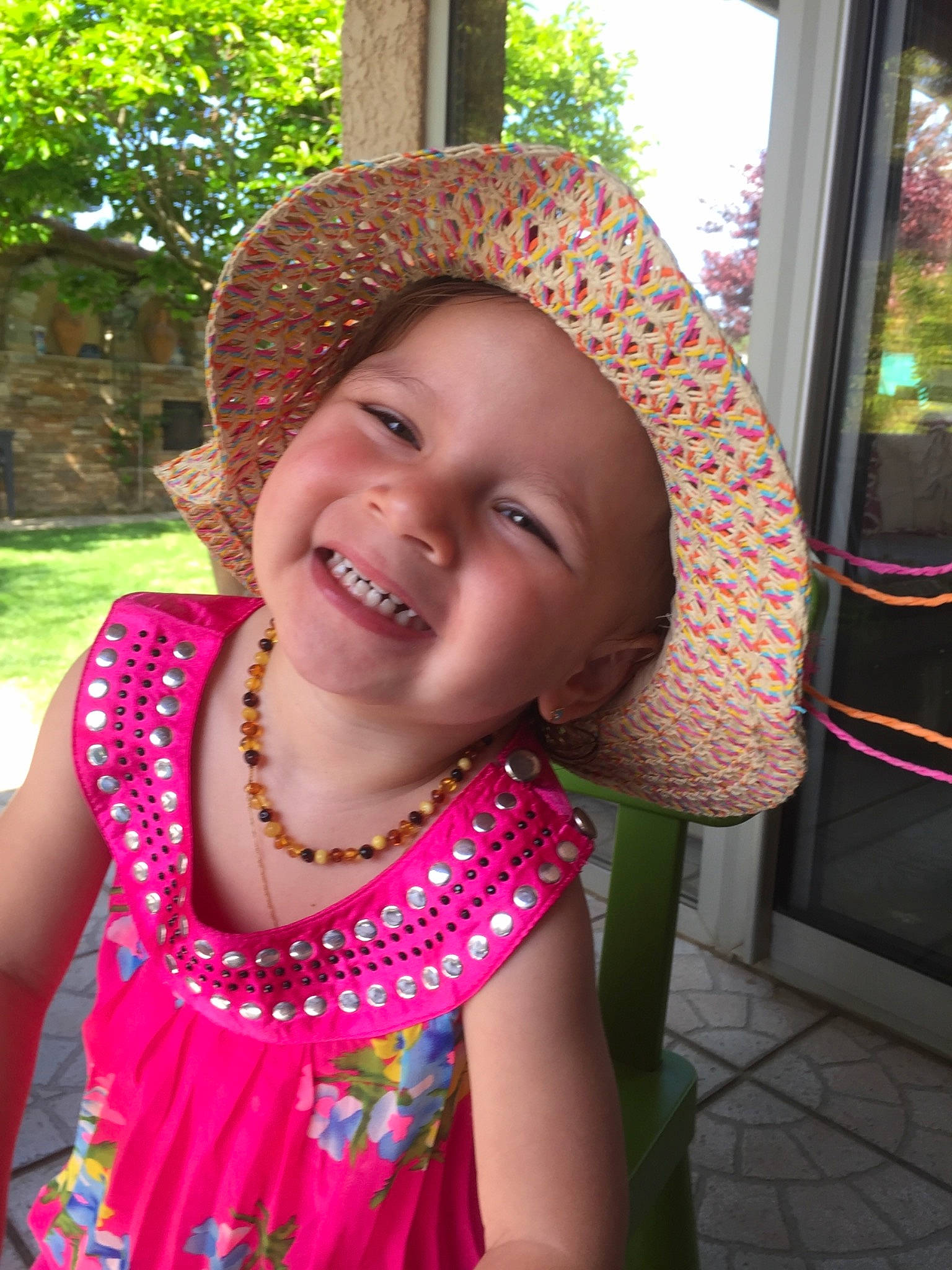 Alycia participe au concours pour gagner de l'argent avec cette photo : beauty, cheek, child, day, eye, face, facial_expression, fashion_accessory, fun, girl, happiness, head, headgear, headwear, joy, laughter, person, pink, skin, smile