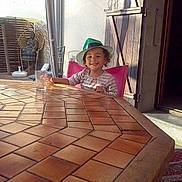 Melyna participe au concours pour gagner de l'argent avec cette photo :