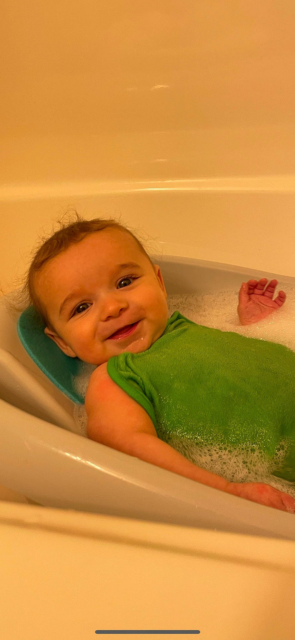 Thor is registered to the contest to win money with this photo: arm, baby, baby_products, bathing, bathtub, cheek, comfort, eyebrow, fun, hand, happy, head, human_body, iris, joy, leisure, lip, person, plumbing_fixture, skin
