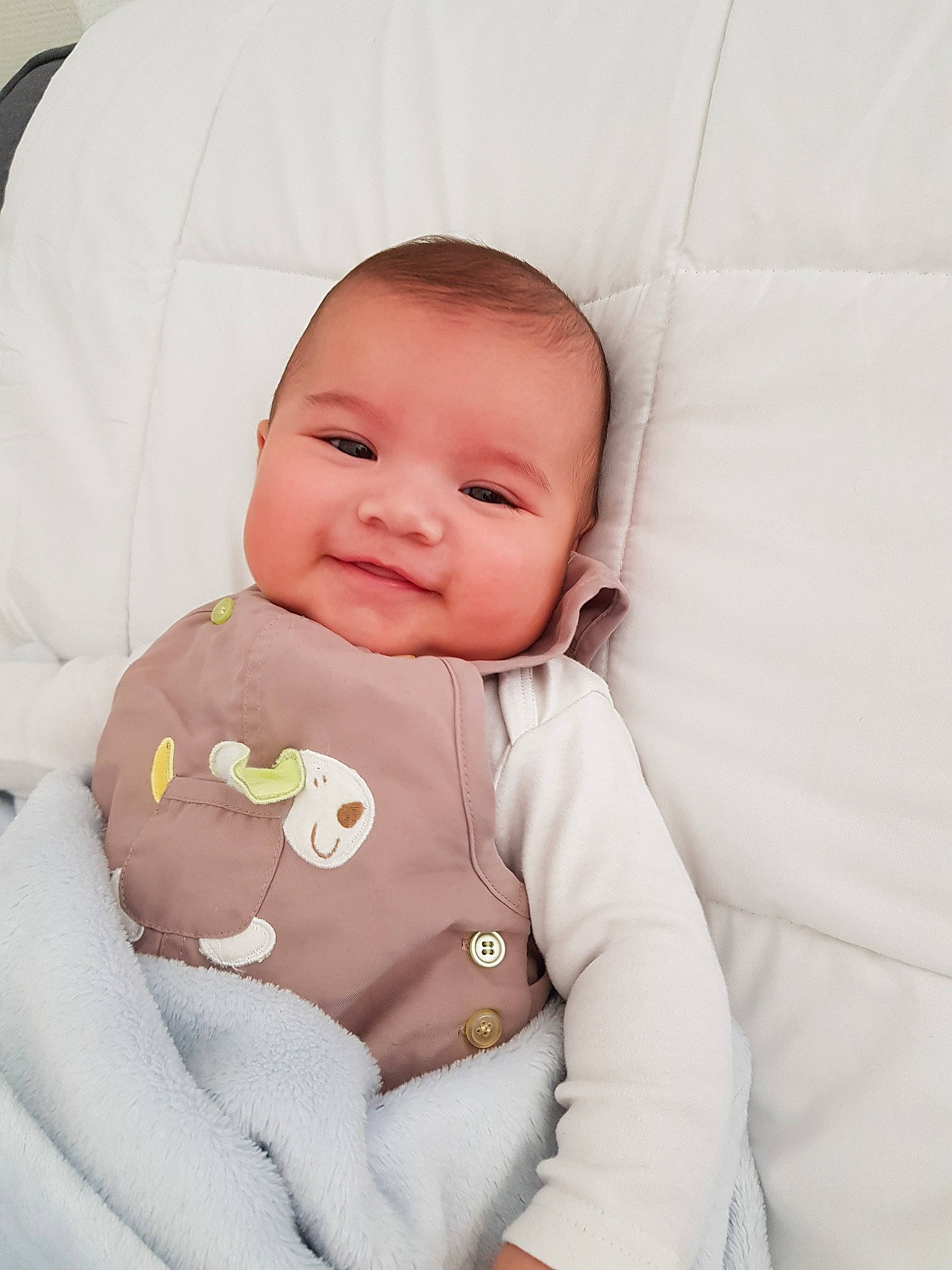 Kael a rejoint le concours — aidez-le/la à gagner de superbes lots ! baby, baby_products, baby_sleeping, bedding, blanket, cheek, child, comfort, eye, face, head, infant_bed, joy, linens, lip, person, pink, product, skin, smile