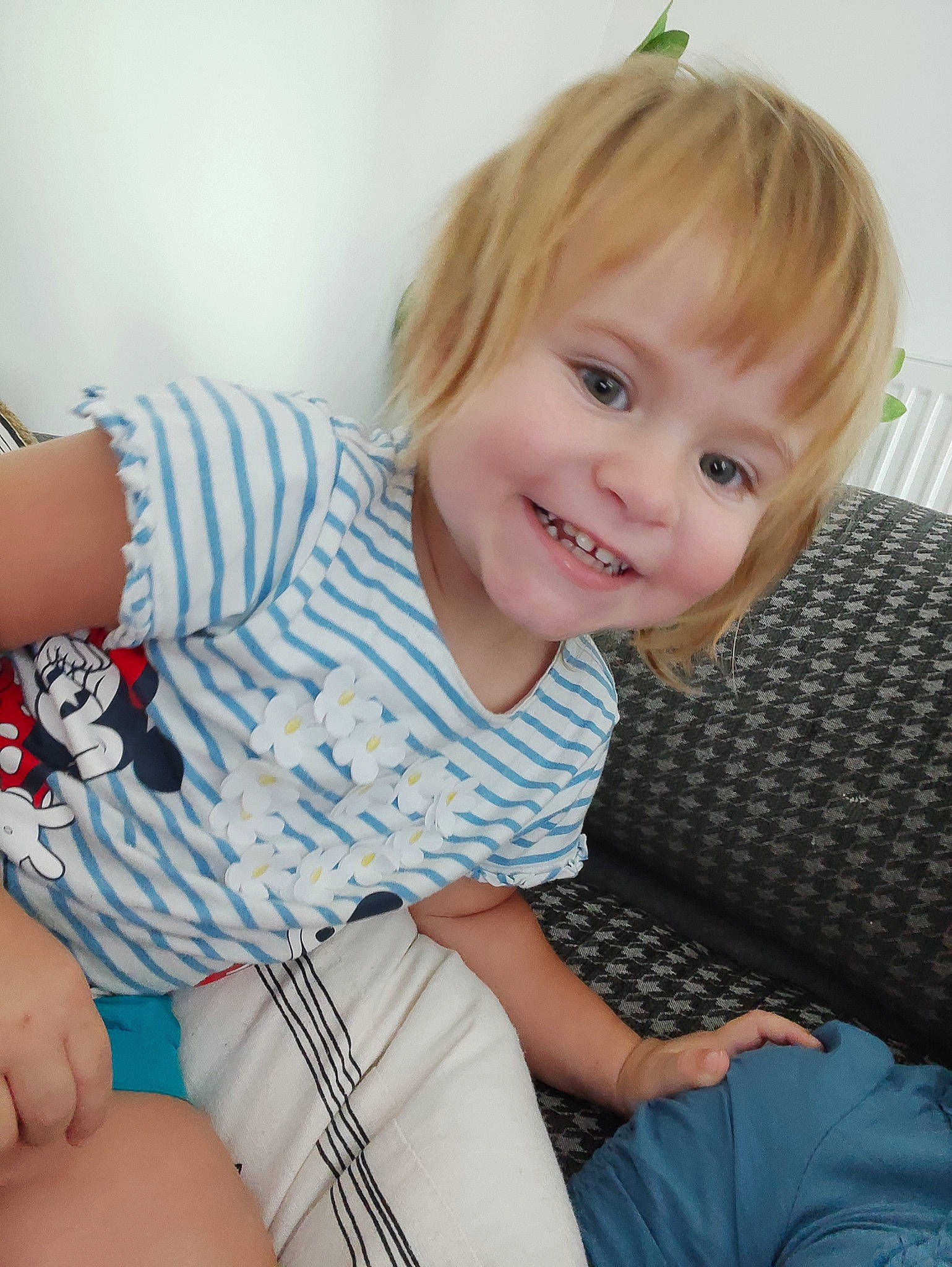 Eden participe au concours pour gagner de l'argent avec cette photo : baby_toddler_clothing, cheek, child, chin, comfort, couch, elbow, eye, finger, happy, joint, joy, knee, lap, leg, person, skin, sleeve, smile, sock