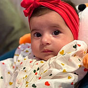 Haïlie Jeanne participe au concours pour gagner de l'argent avec cette photo : adorable, apparel, baby, child, closeup, clothing, cute, expression, face, headband, heart_pattern, indoors, infant, looking, person, portrait, red, sitting, soft, young