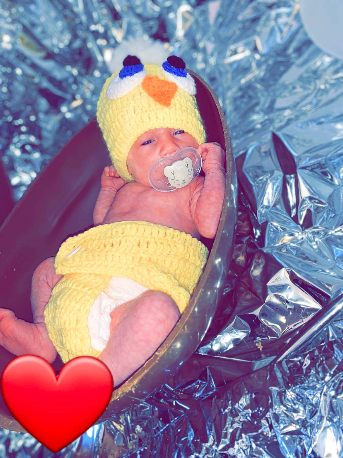 Marie participe au concours pour gagner de l'argent avec cette photo : baby, baby_products, baby_toddler_clothing, cap, carmine, christmas, event, fun, happy, headwear, holiday, holiday_ornament, lap, leaf, magenta, ornament, pattern, people_in_nature, person, smile