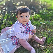 Rose participe au concours pour gagner de l'argent avec cette photo : baby, child, toddler, sitting, outdoor, grass, blanket, jacket, dress, tights, leaves, syringe, bokeh, sunlight, portrait, face, big_eyes, pink_clothing, hair, hands