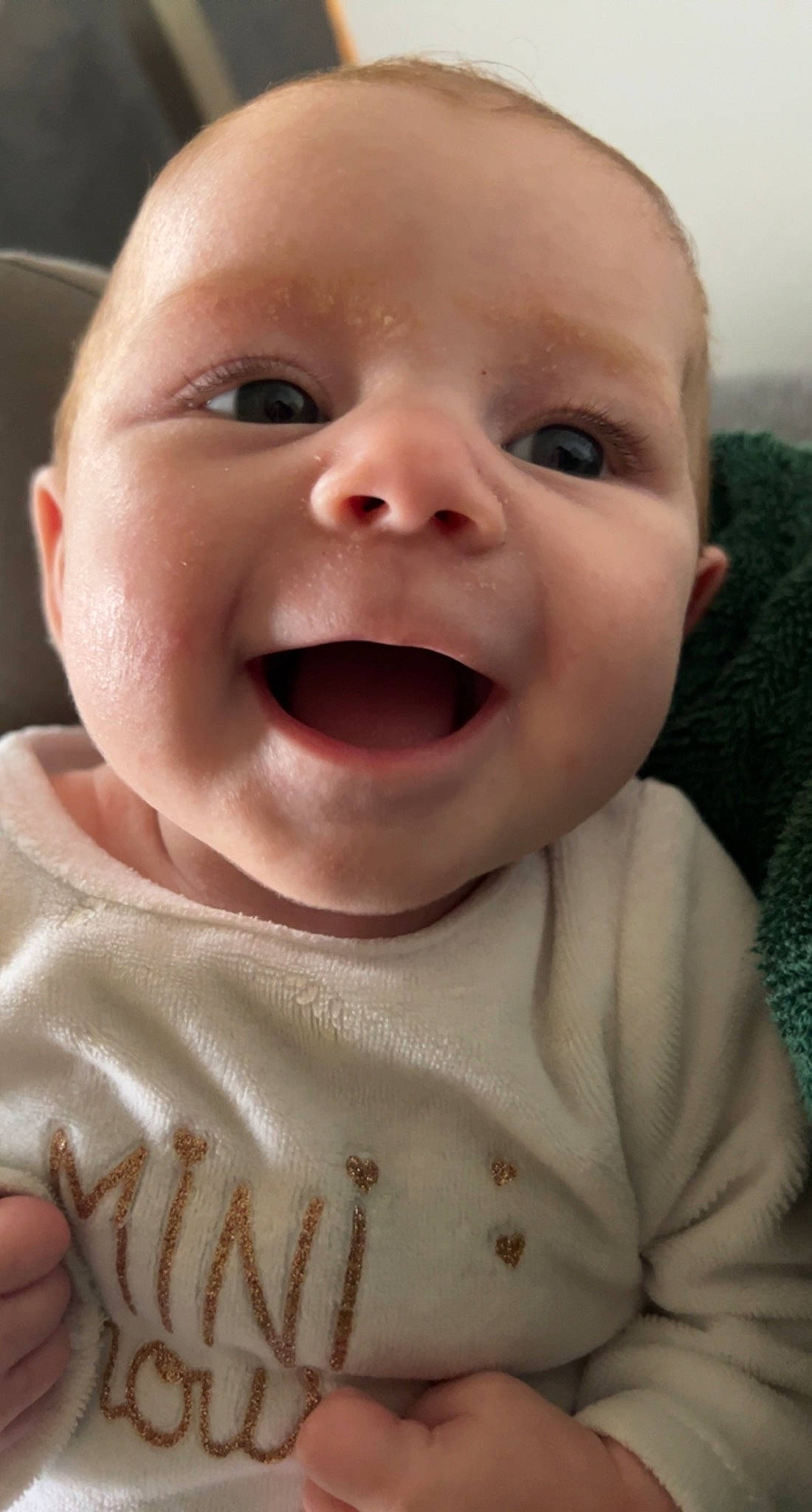 Léonie a rejoint le concours — aidez-le/la à gagner de superbes lots ! cheek, chin, eye, eyebrow, face, forehead, happy, head, human_body, iris, jaw, lip, mouth, neck, nose, person, skin, sleeve, smile, tongue