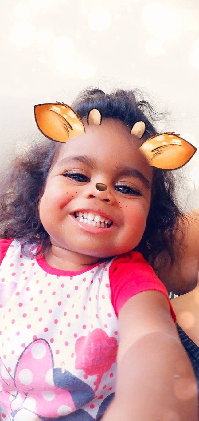 Léanne a rejoint le concours — aidez-le/la à gagner de superbes lots ! beauty, black_hair, brown_hair, cheek, child, ear, eye, face, fun, girl, hair_accessory, happiness, head, infant, joy, mouth, person, pink, skin, smile