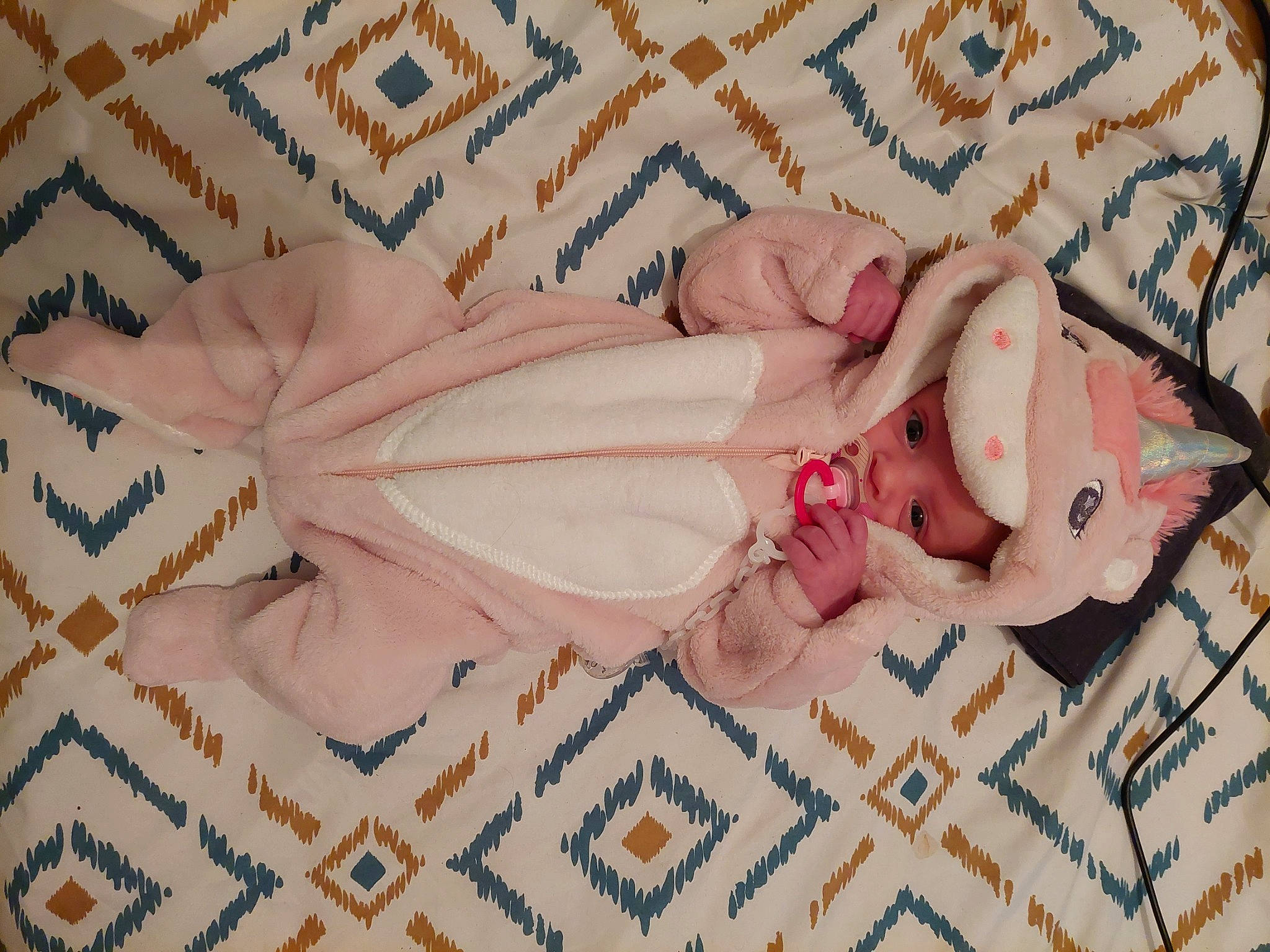 Syanna a rejoint le concours — aidez-le/la à gagner de superbes lots ! baby, baby_products, baby_toddler_clothing, bedding, child, comfort, fashion_accessory, fawn, flesh, headwear, linens, nail, pattern, peach, person, pink, room, textile, toddler, wood