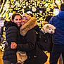 Yuki a rejoint le concours — aidez-le/la à gagner de superbes lots ! backpack, bokeh, celebration, crowd, dog, festive_lights, friendship, glasses, happy, headband, hugging, night, outdoor, smiling, street, two_people, urban, warm_jackets, white_dog, winter_clothing