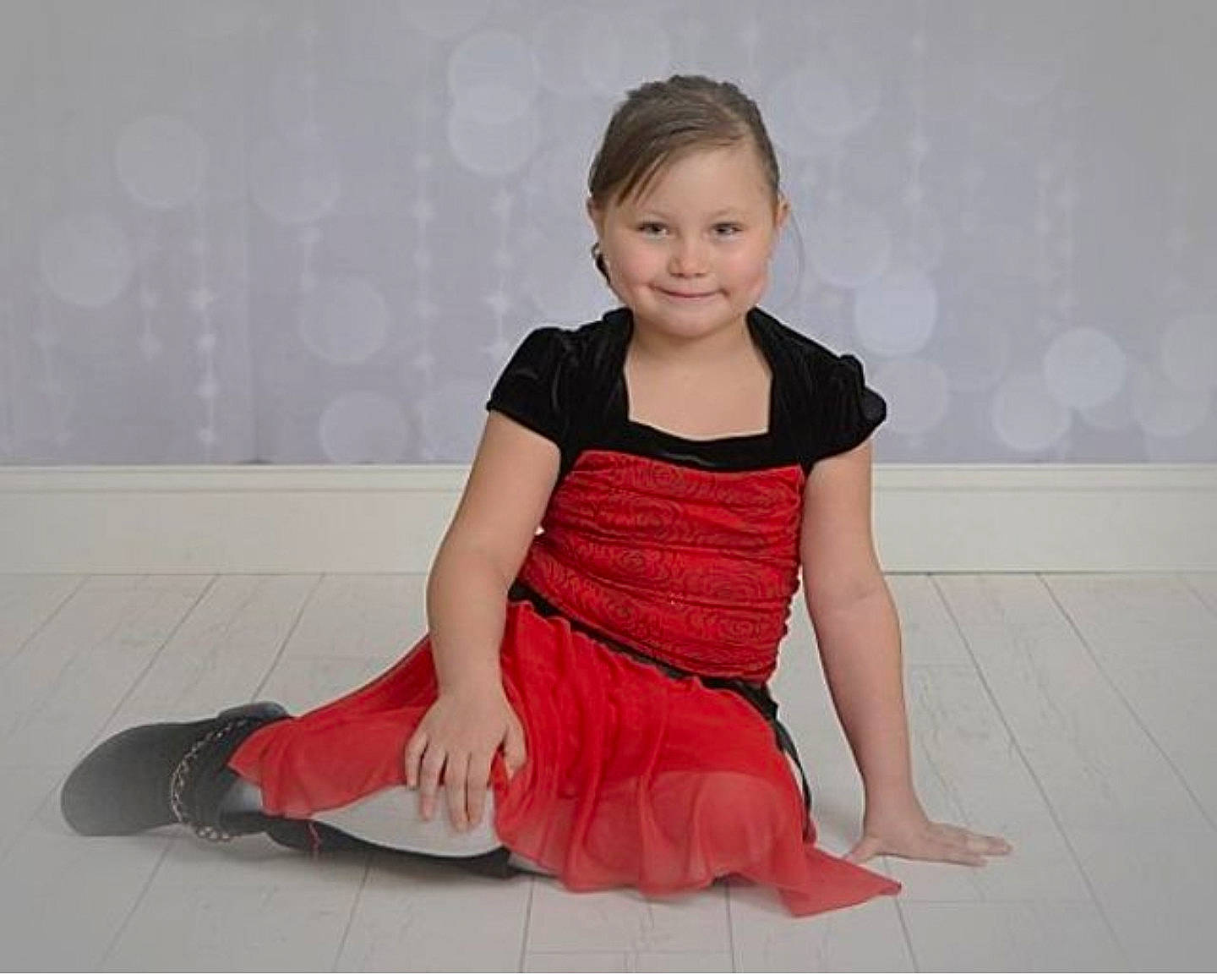 Lacy is registered to the contest to win money with this photo: child, dress, human_body, human_positions, joy, leg, person, photo_shoot, physical_fitness, sitting, toddler