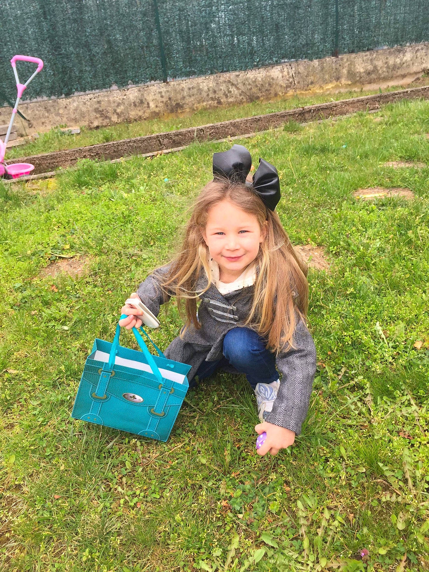 Garance participe au concours pour gagner de l'argent avec cette photo : backyard, child, fun, garden, girl, grass, grass_family, green, joy, lawn, meadow, person, plant, play, recreation, shrub, smile, soil, toddler, tree