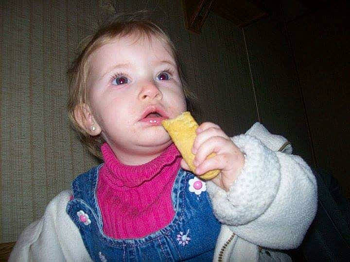 Kyra is registered to the contest to win money with this photo: biting, cheek, eyelash, finger, food, food_craving, fruit, gesture, hand, iris, jaw, junk_food, lip, mouth, nose, person, sweet_corn, sweetness, tableware, thumb