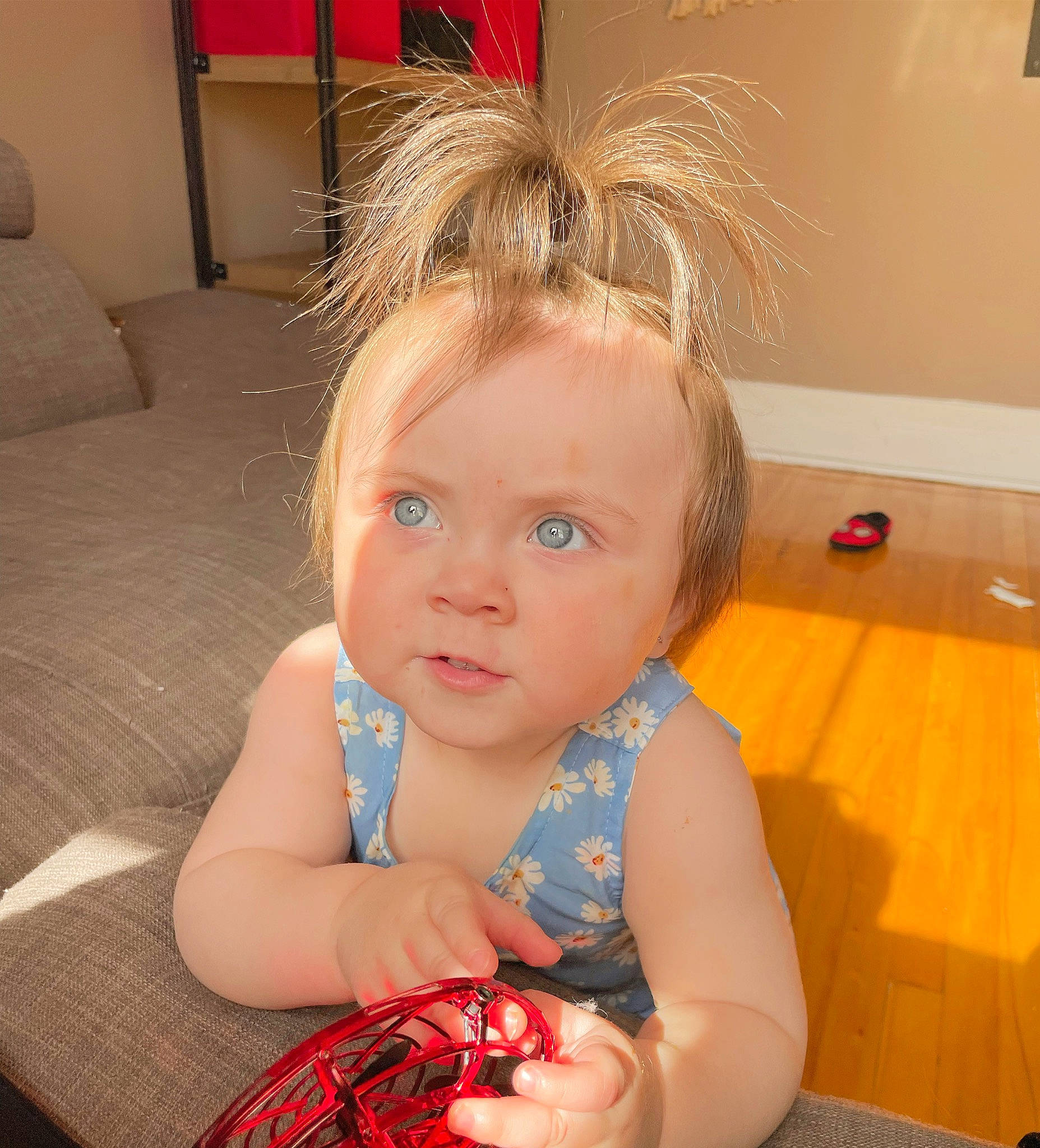 Abby participe au concours pour gagner de l'argent avec cette photo : arm, baby_toddler_clothing, cheek, chin, ear, eye, eyelash, finger, flooring, fun, happy, iris, lip, mouth, neck, nose, person, plaid, skin, tartan