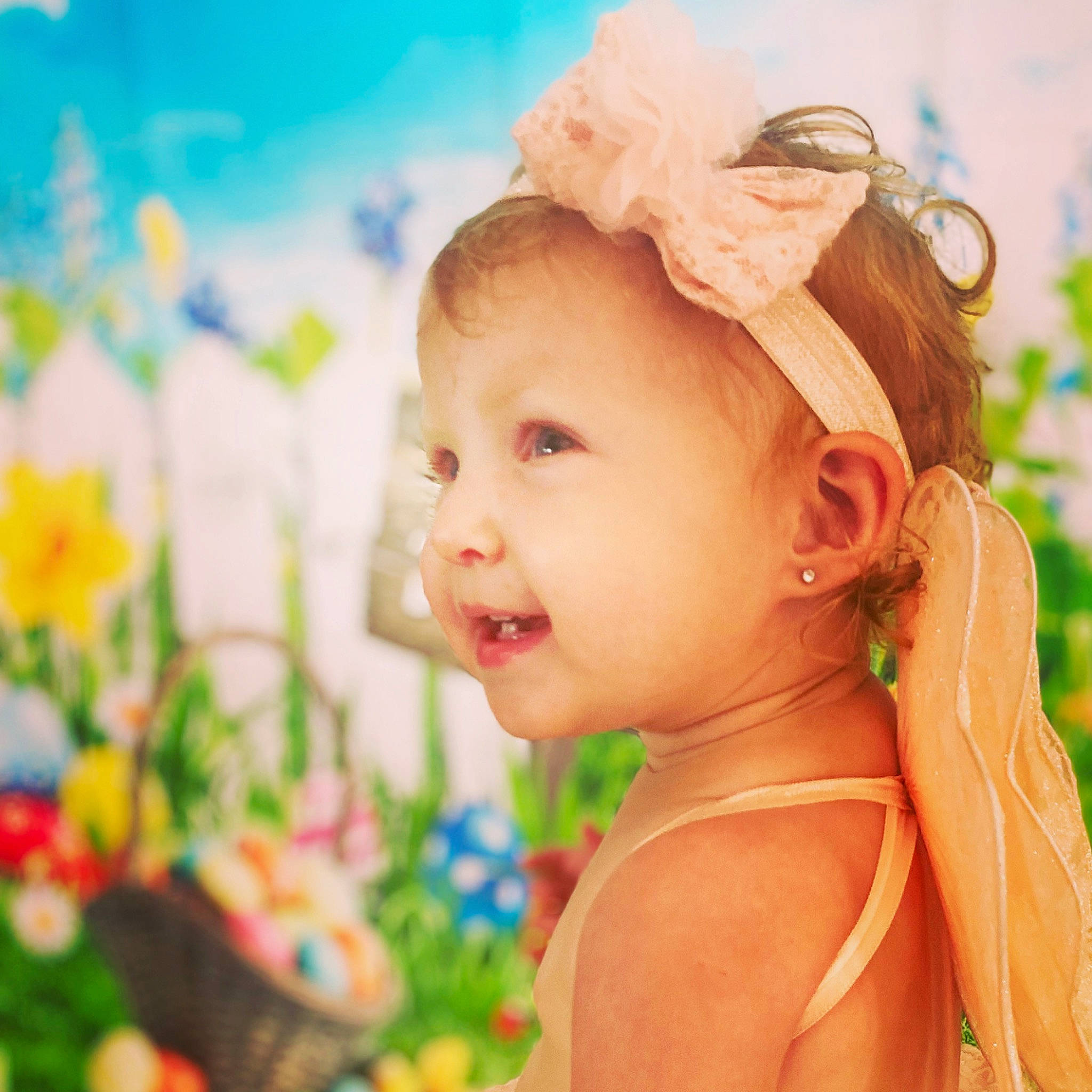 Amelia is registered to the contest to win money with this photo: baby, baby_toddler_clothing, blond, child, chin, ear, eyelash, fun, grass, hair_accessory, happy, hat, headband, headpiece, iris, jewellery, people_in_nature, person, skin, smile