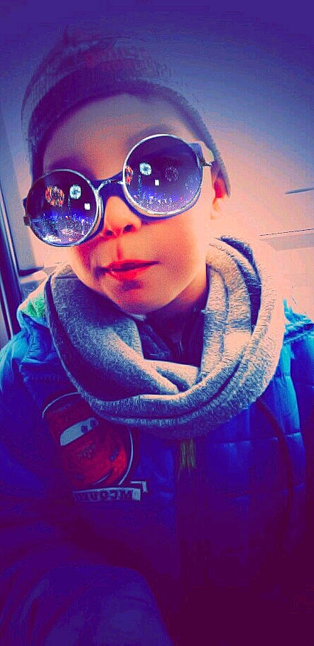 Imrane a rejoint le concours — aidez-le/la à gagner de superbes lots ! beauty, blue, cool, eye, eyebrow, eyewear, face, forehead, fun, glasses, head, lip, nose, person, photography, pink, purple, selfie, smile, sunglasses