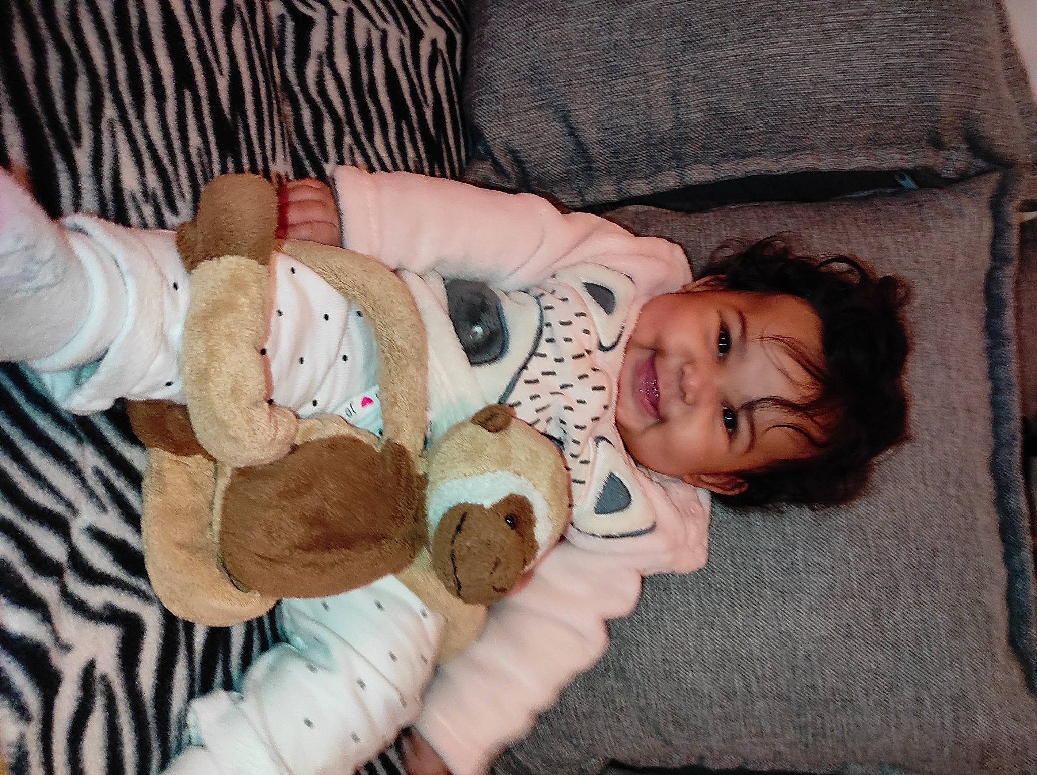 Lynes a rejoint le concours — aidez-le/la à gagner de superbes lots ! arm, baby, baby_toddler_clothing, cheek, comfort, eye, face, finger, gesture, hand, human_body, joy, leg, person, product, skin, sleeve, smile, textile, thumb