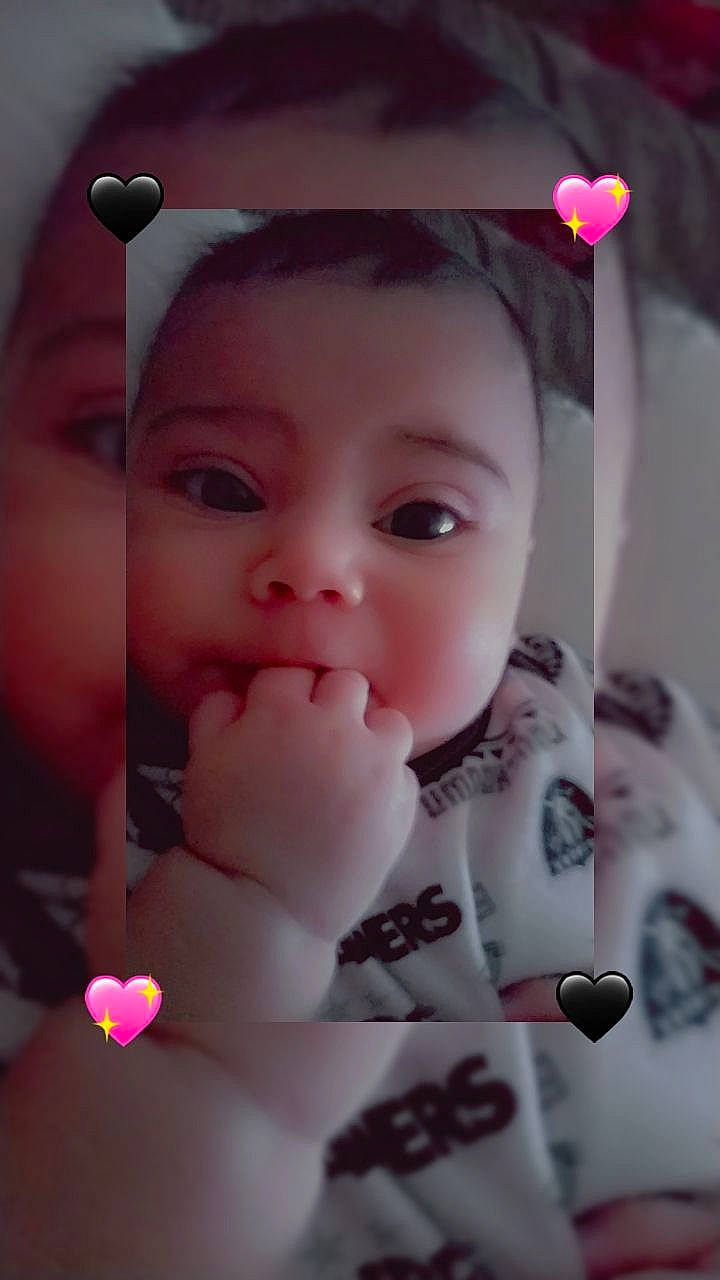 Armando is registered to the contest to win money with this photo: baby, cheek, chin, eye, eyebrow, eyelash, facial_expression, finger, gesture, hairstyle, happy, iris, light, lip, material_property, mouth, nose, person, pink, skin