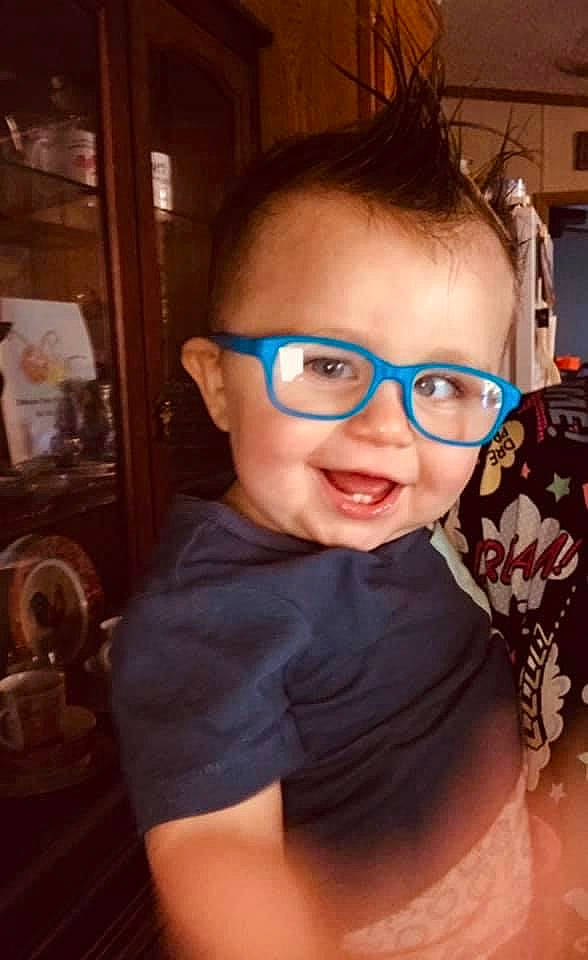 Malachi is registered to the contest to win money with this photo: cheek, chin, cool, ear, eyebrow, eyewear, face, forehead, fun, glasses, hair, hairstyle, head, lip, nose, person, photography, selfie, smile, sunglasses
