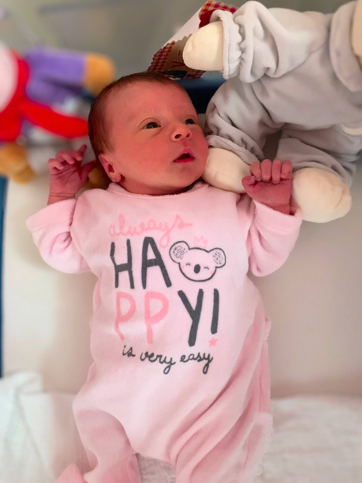 Victoria participe au concours pour gagner de l'argent avec cette photo : baby, baby_products, baby_toddler_clothing, balloon, cheek, child, comfort, drinkware, event, happy, hat, peach, person, pink, product, red, skin, sleeve, t_shirt, toddler