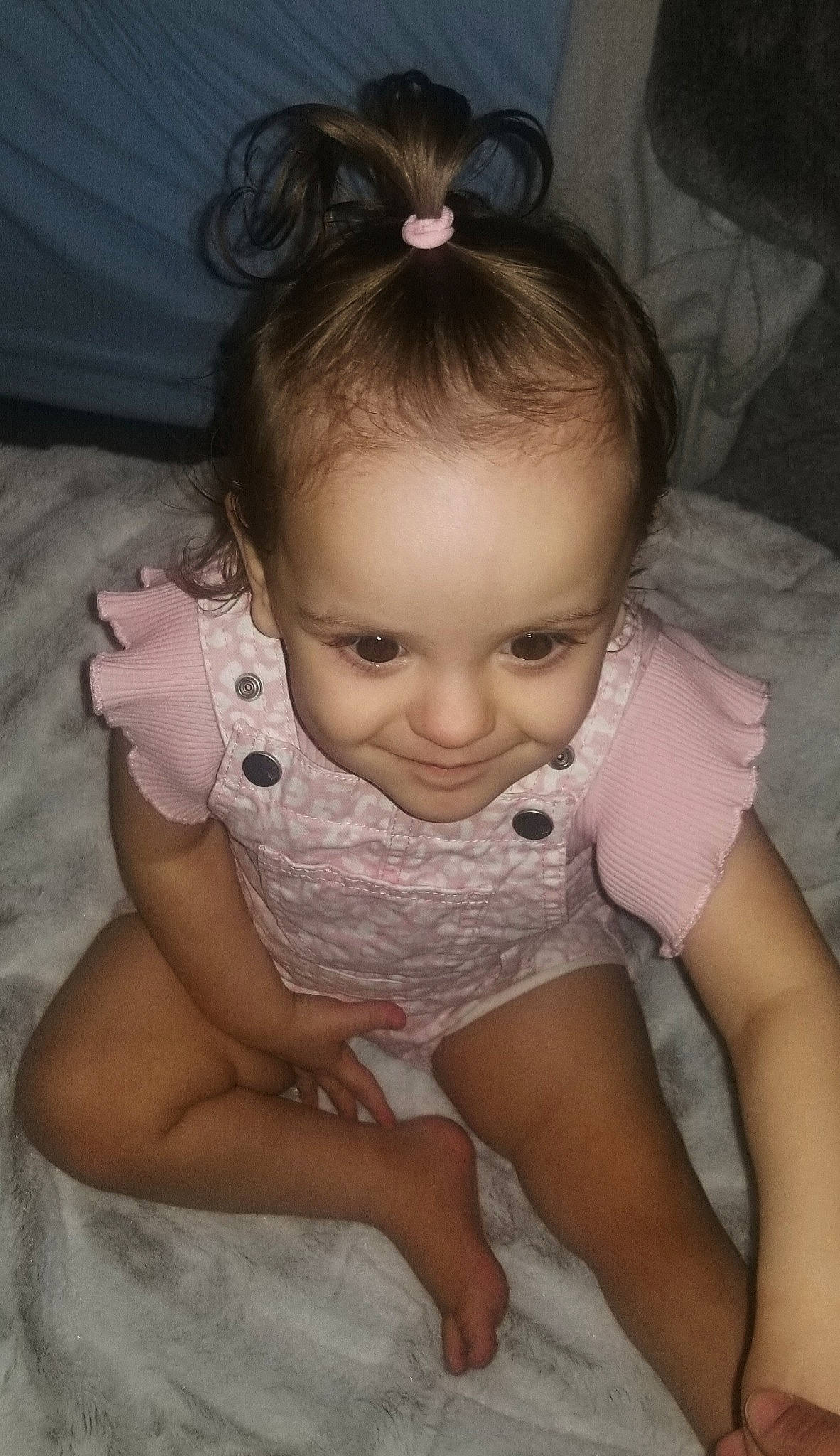 Silver is registered to the contest to win money with this photo: cheek, dress, ear, eye, eyelash, face, forehead, hair, hairstyle, hand, head, human, leg, lip, mouth, nose, organ, person, skin, smile