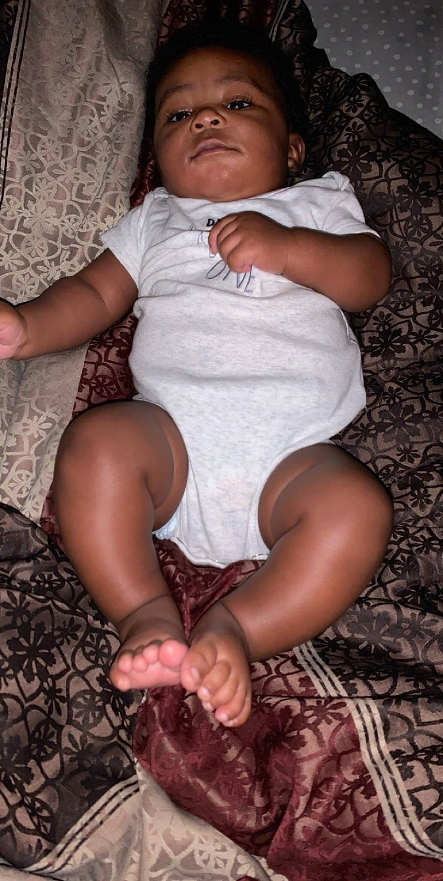 Deandre is registered to the contest to win money with this photo: arm, baby, child, human_leg, knee, leg, muscle, pantyhose, person, sitting, smile, thigh, tights, toddler