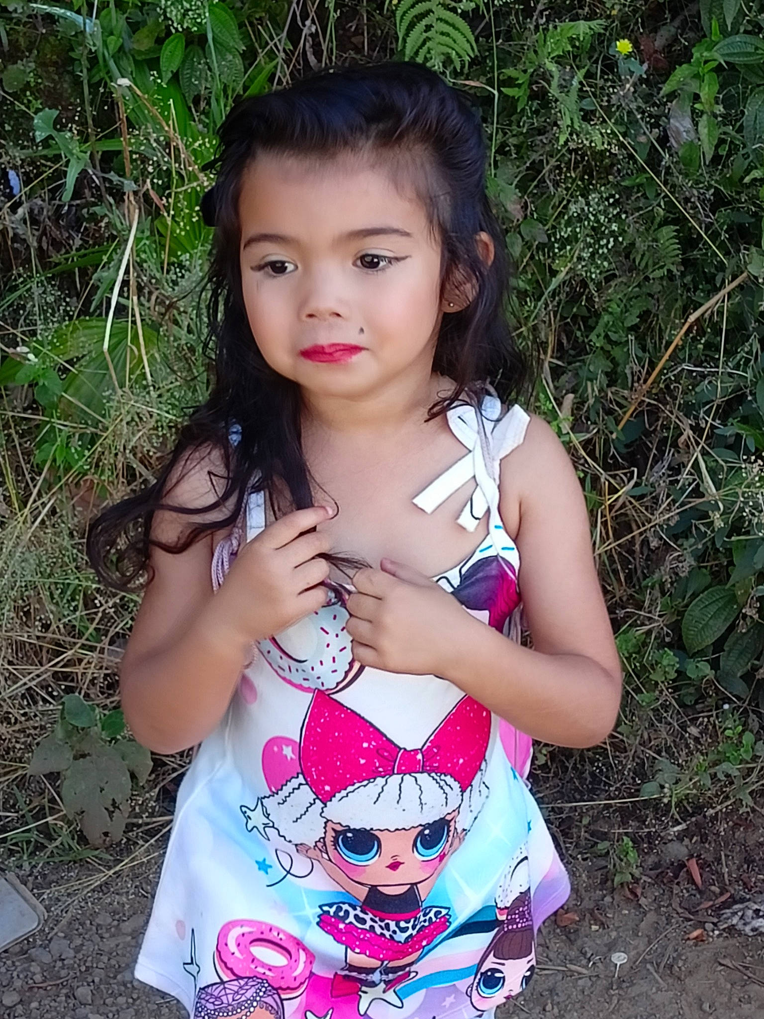 Isahora participe au concours pour gagner de l'argent avec cette photo : baby_toddler_clothing, chest, child, clothing, day_dress, eye, eyelash, face, grass, hairstyle, happy, necklace, pattern, person, pink, plant, skin, sleeveless_shirt, summer, toddler