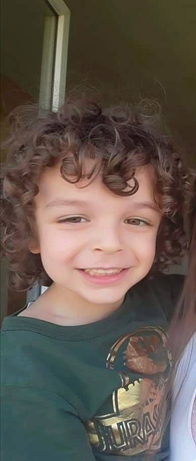 Elyes participe au concours pour gagner de l'argent avec cette photo : beauty, brown_hair, cheek, child, chin, eye, eyebrow, face, facial_expression, forehead, hair, hairstyle, head, joy, lip, nose, organ, person, skin, smile