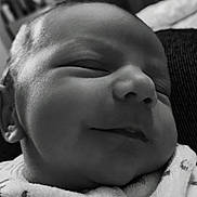 Emma participe au concours pour gagner de l'argent avec cette photo : baby, newborn, sleeping, black_and_white, close_up, infant, face, onesie, soft_lighting, peaceful, portrait, cute, child, small, cozy, resting, indoors, person, newborn_clothing, calm