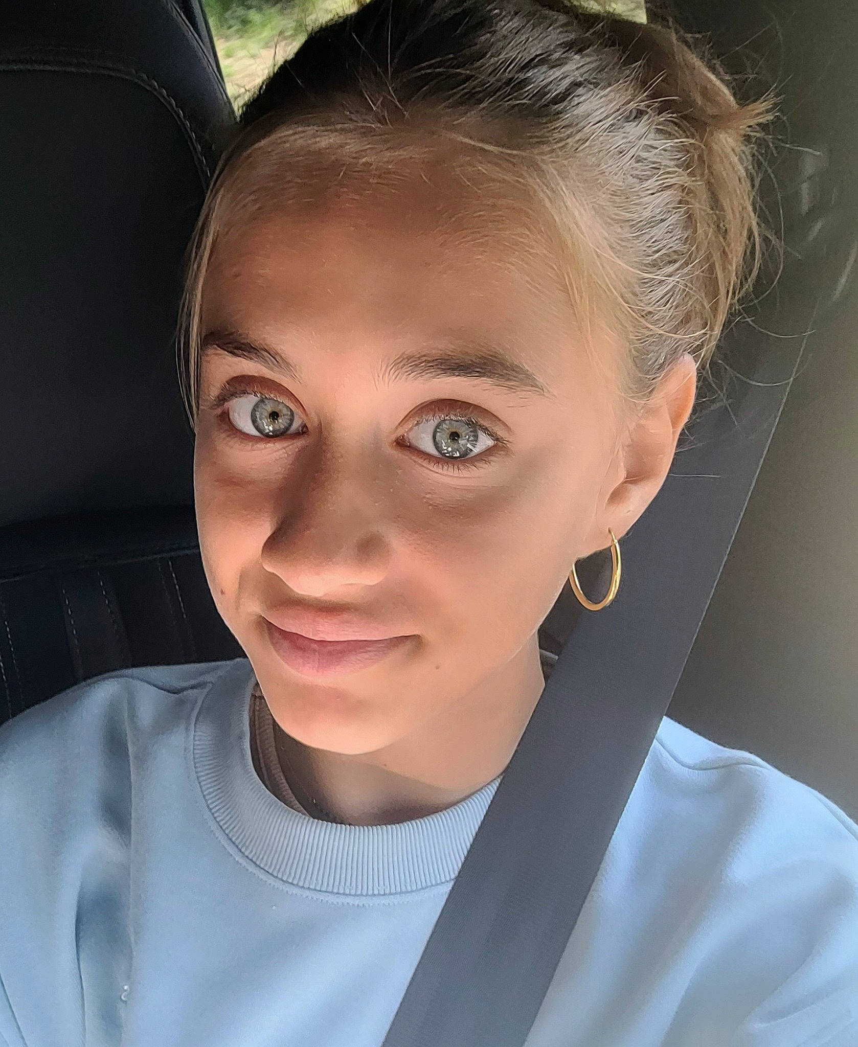 Loélia a rejoint le concours — aidez-le/la à gagner de superbes lots ! black_hair, chin, ear, electric_blue, eye, eyebrow, eyelash, fashion_design, flash_photography, forehead, head, jaw, joy, lip, neck, person, portrait, portrait_photography, smile, t_shirt