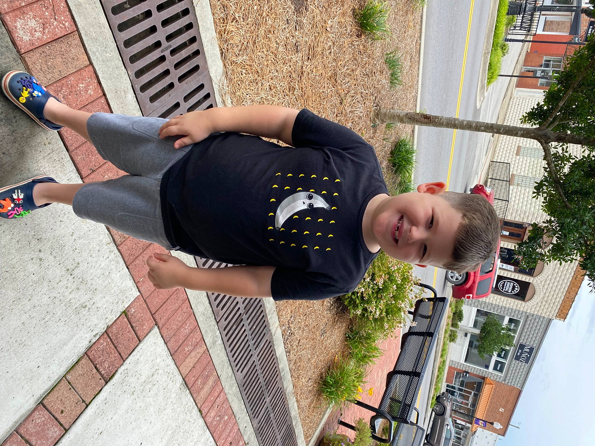 Leon joined the competition — help win amazing prizes! calf, elbow, human_leg, joy, knee, leisure, line, pattern, person, photograph, plant, sidewalk, snapshot, sportswear, t_shirt, thigh, tree, waist, walking_shoe, wrist