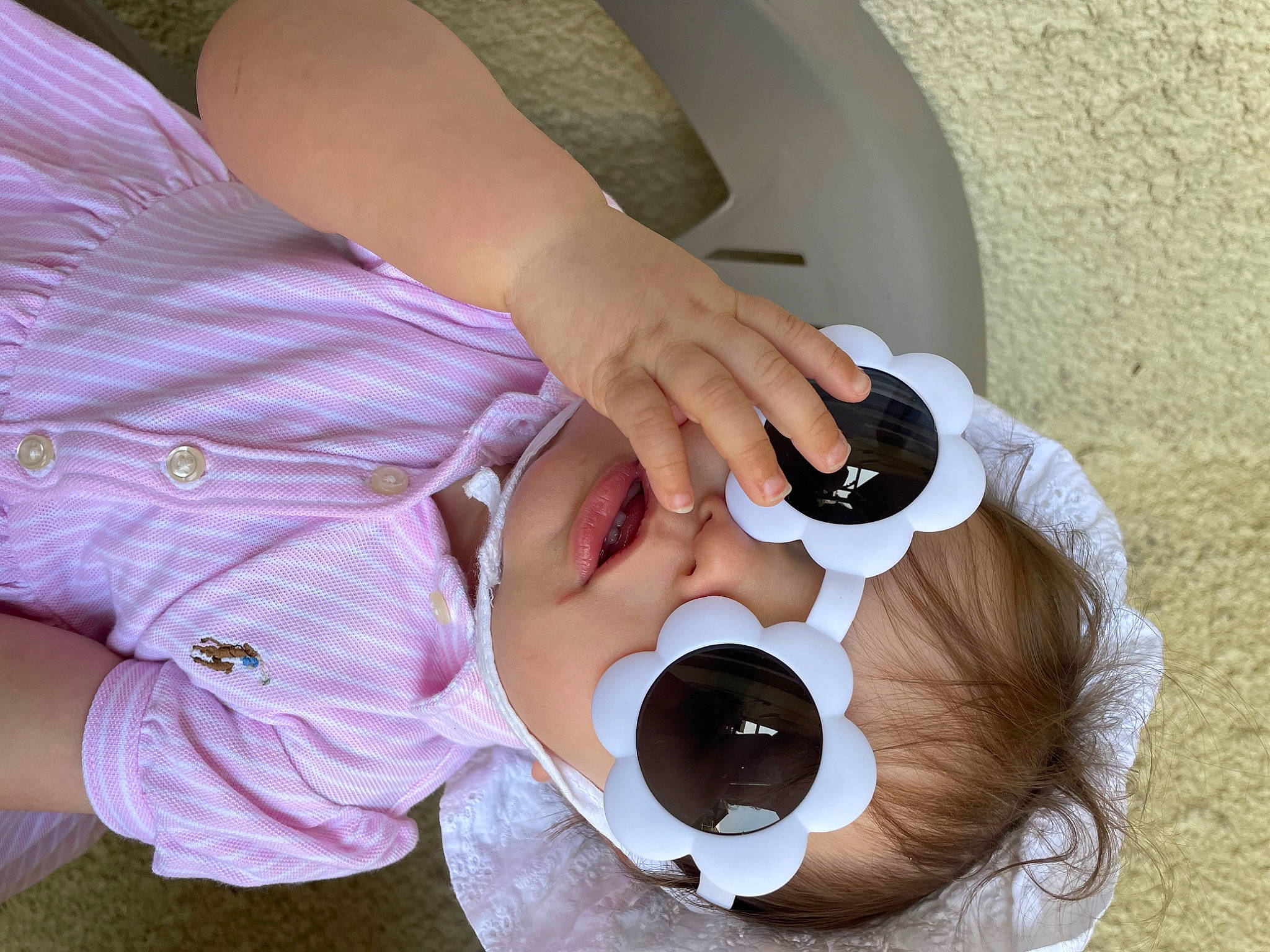 Victoire participe au concours pour gagner de l'argent avec cette photo : arm, audio_equipment, baby, baby_toddler_clothing, child, circle, doll, eyelash, fashion_accessory, finger, gesture, hand, nail, person, personal_protective_equipment, pink, sleeve, stuffed_toy, thumb, toy