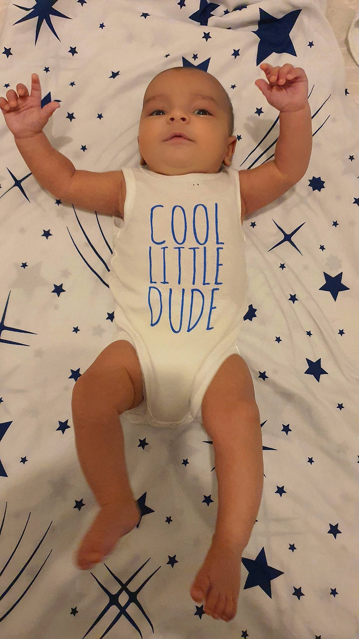 Raphael participe au concours pour gagner de l'argent avec cette photo : art, baby, child, finger, fun, gesture, happy, illustration, muscle, pattern, person, t_shirt, toddler