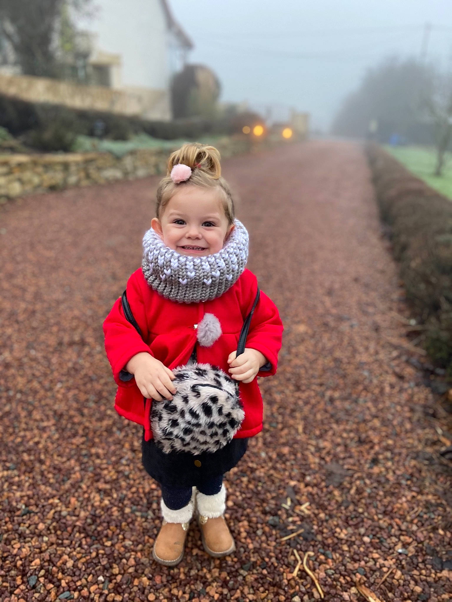 Louna a rejoint le concours — aidez-le/la à gagner de superbes lots ! asphalt, ball, child, eye, football, fun, grass, happy, joy, landscape, leaf, leisure, people_in_nature, person, plant, recreation, sky, sports_equipment, sunlight, toddler
