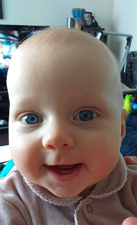 Taïna a rejoint le concours — aidez-le/la à gagner de superbes lots ! baby, cheek, child, chin, close_up, ear, eye, eyebrow, face, facial_expression, forehead, head, iris, lip, mouth, nose, organ, person, skin, smile