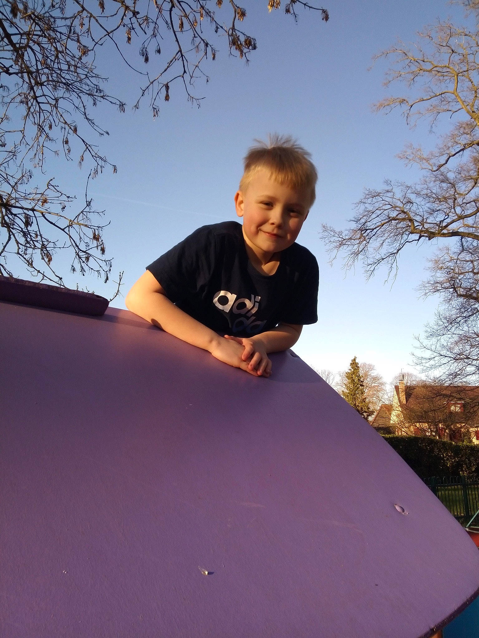 Alendzo a rejoint le concours — aidez-le/la à gagner de superbes lots ! joy, leisure, person, photography, purple, recreation, sky, smile, tree